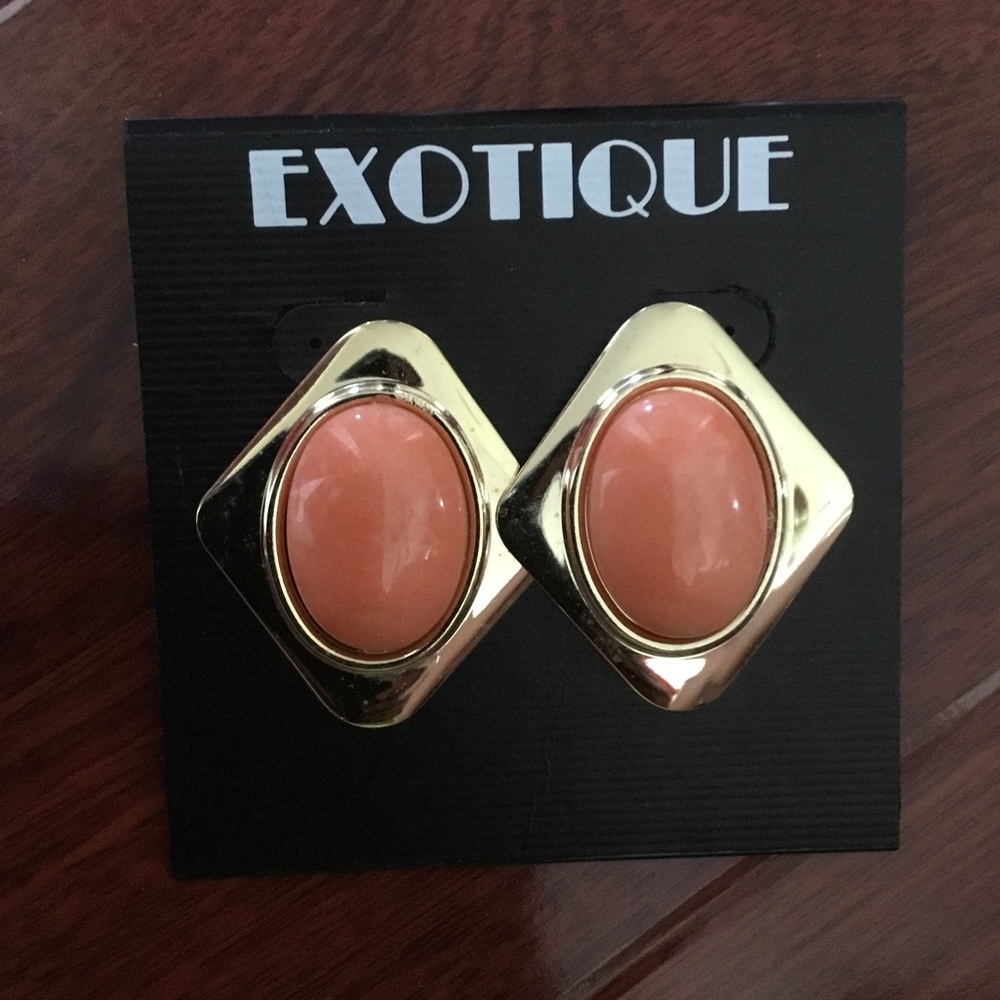 NWT Exotique Coral and Gold Earrings